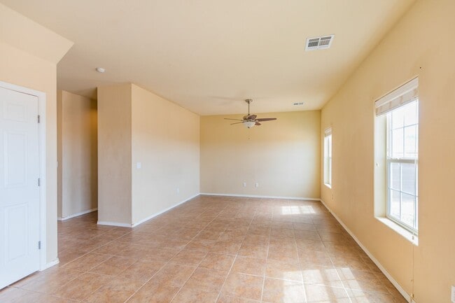 Building Photo - Beautiful Two Story House