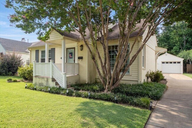 Building Photo - 3733 Charleswood Ave