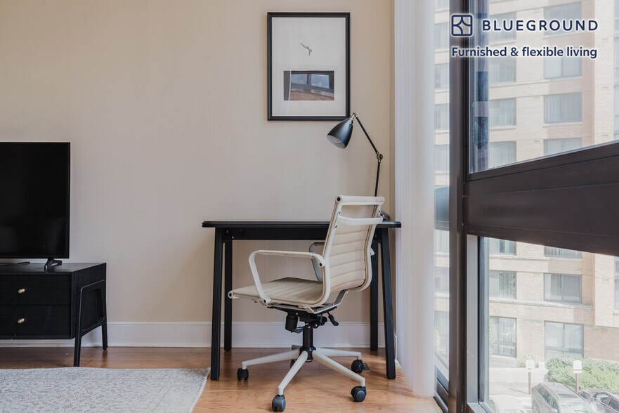 Building Photo - 425 L St NW