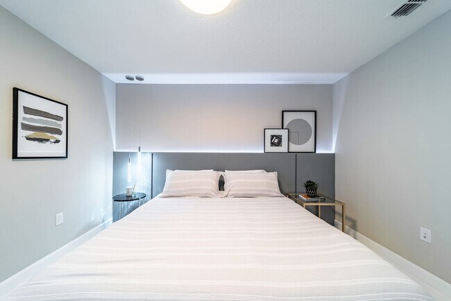 Building Photo - 2869 Bookmark Dr