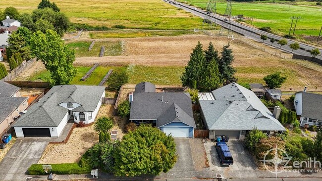 Building Photo - 16004 NE 47th St