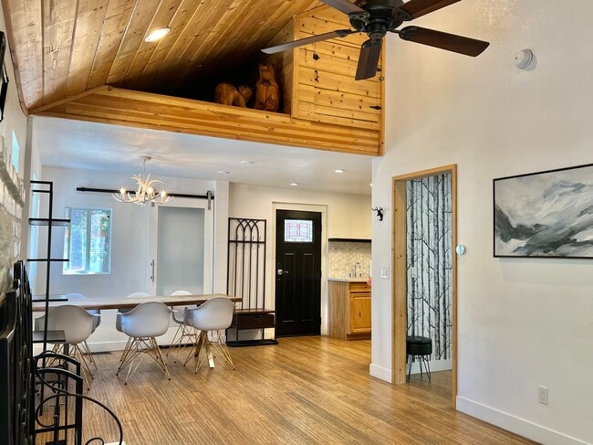 Building Photo - 838 Lakeview Ln