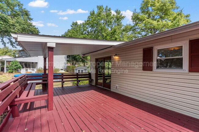 Building Photo - 33 Pershing Lake Dr