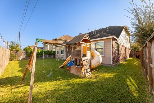 Building Photo - 5531 Drumlin Field Way