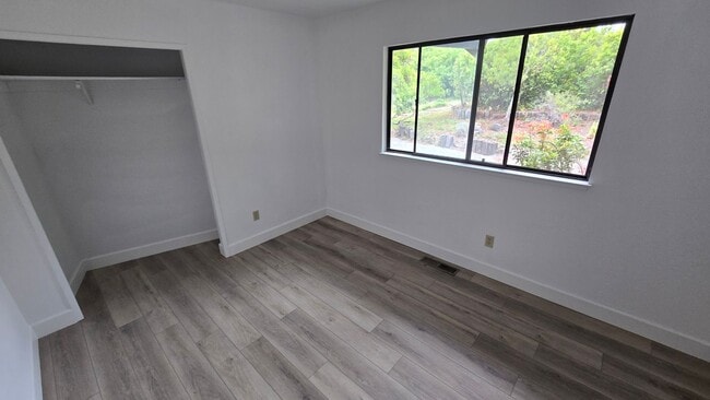 Building Photo - Beautiful West County Property Minutes Fro...