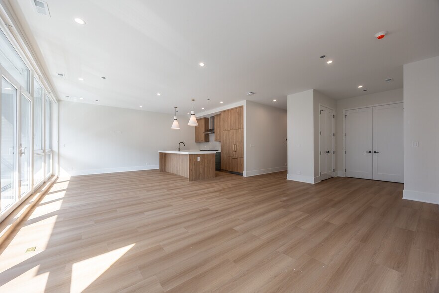 Building Photo - 1610 W Grand Ave