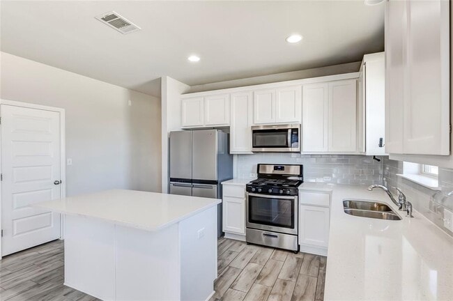 Building Photo - 2533 Pecan Island Dr