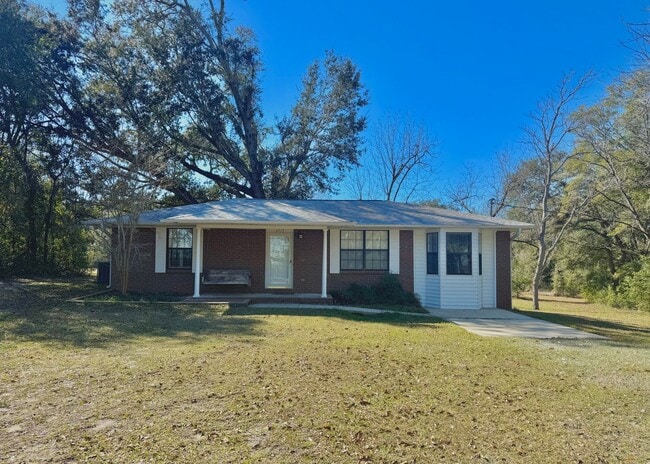 Building Photo - 3/1 Quiet Country Home in Graceville