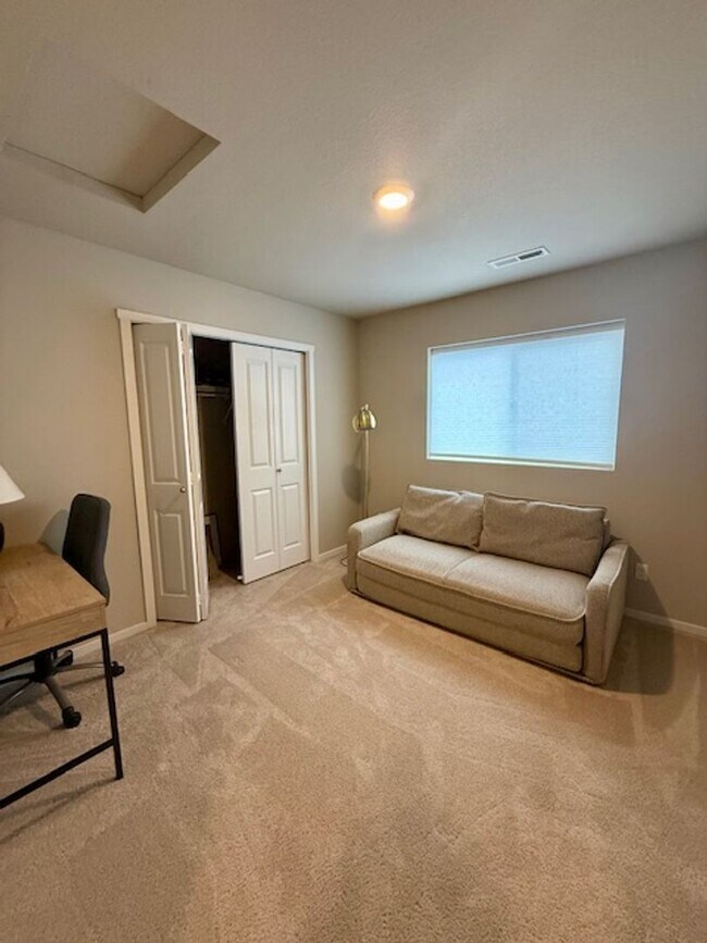 Building Photo - Spacious 4-Bedroom D.R. Horton Home – Grea...