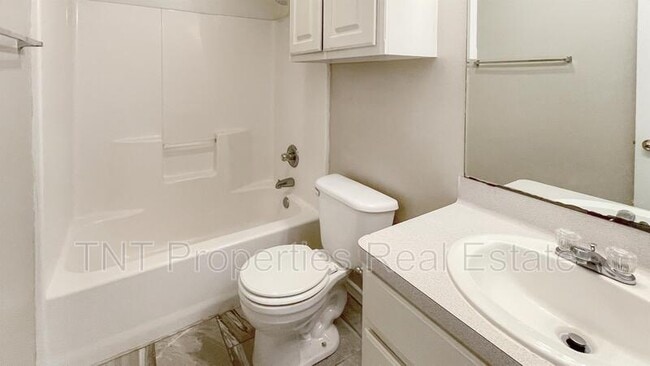 Building Photo - 9869 Risky's Ranch Dr