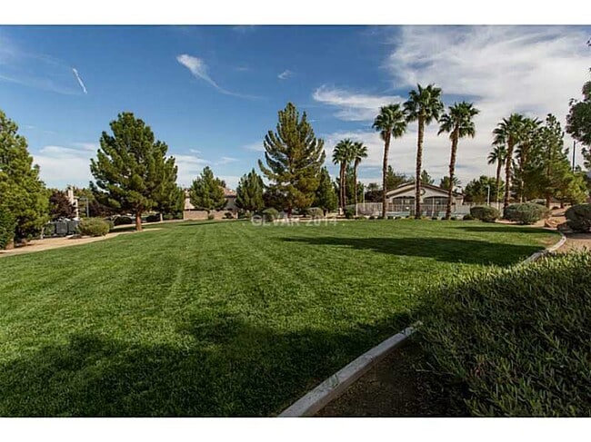 Building Photo - WONDERFUL DUAL MASTER BEDROOM TOWNHOME IN GATED "GREEN VALLEY COMMUNITY!!"