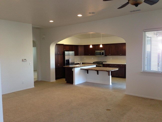 Building Photo - 5577 N Plum Ln