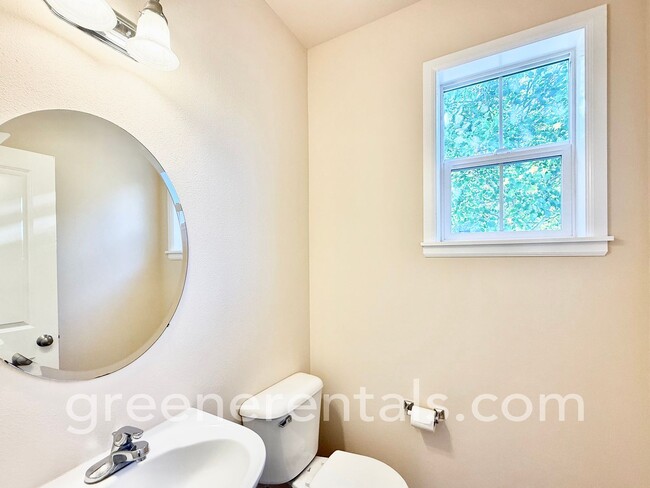 Building Photo - 4BR 2.5BA Home in West Olympia