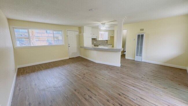 Building Photo - MOVE IN SPECIAL- Downstairs 2 bedroom +1 bath, patio. AVAILABLE NOW!!