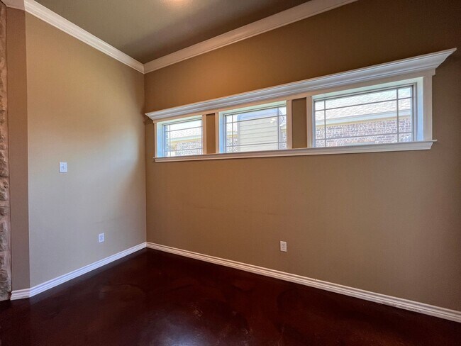 Building Photo - 3 bedroom home