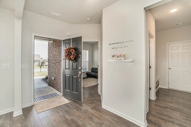 Building Photo - Beautiful 5-Bedroom Home in Brixworth Neig...