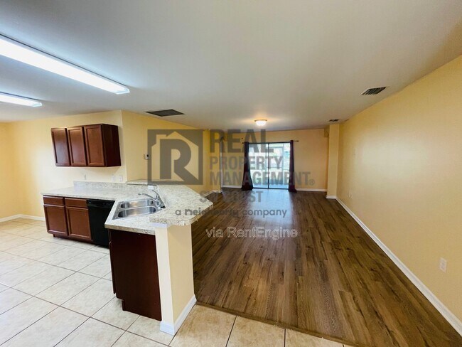 Building Photo - 443 Shadow Lakes Dr