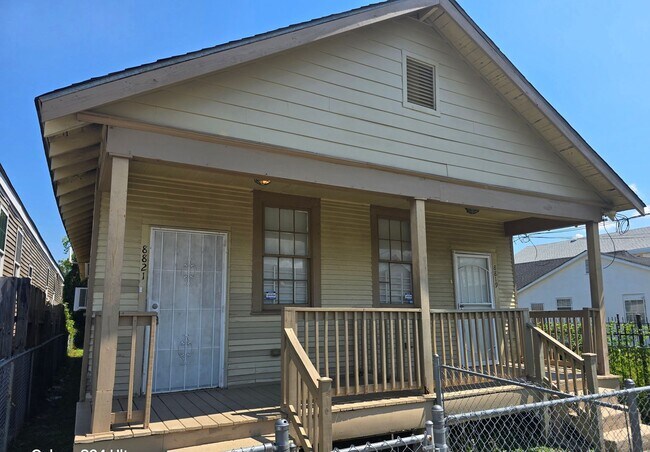 Primary Photo - 8819-8821 Olive St.