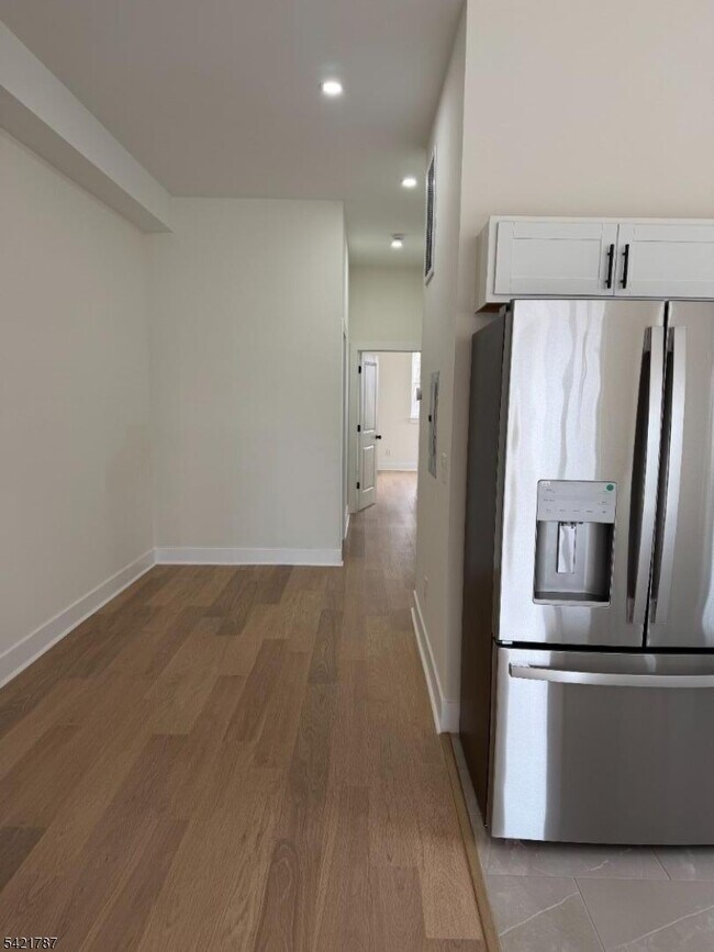 Building Photo - 12 Nelson Pl