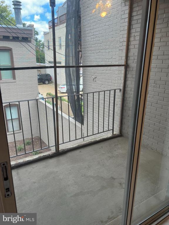 Building Photo - 615 3rd St NE