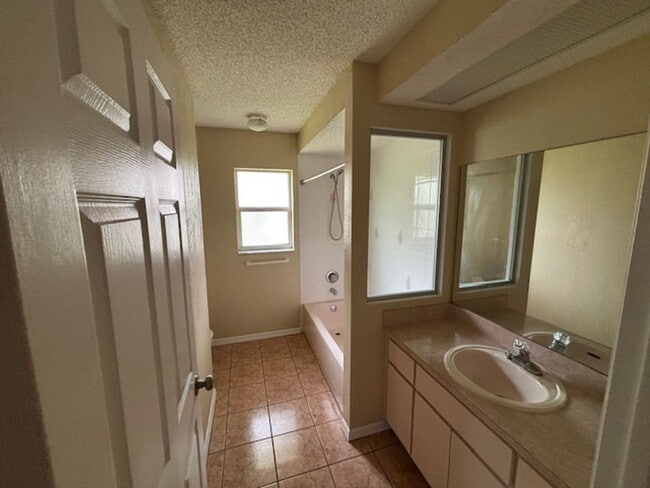 Building Photo - 11018 Audie Brook Dr