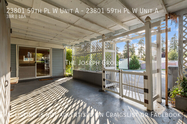 Building Photo - Charming 3-Bedroom Duplex in Mountlake Ter...