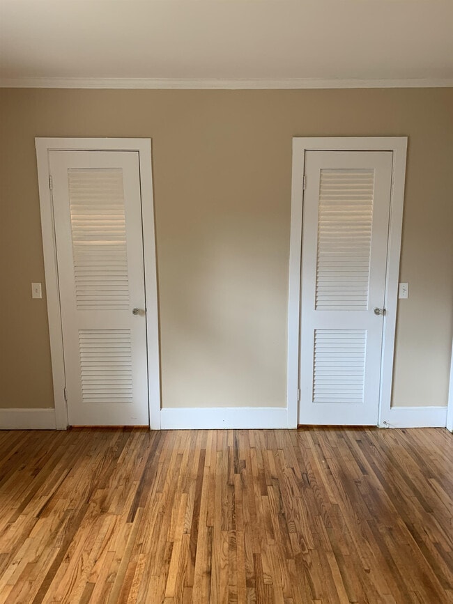 Building Photo - 5421 Pine St