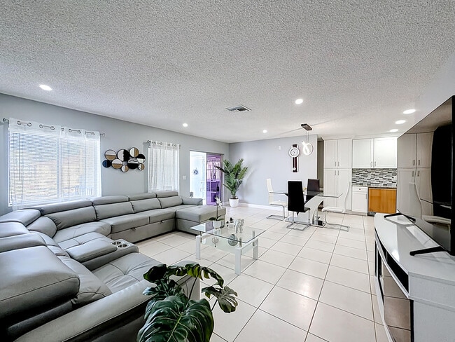 Building Photo - 3586 La Playas Ct