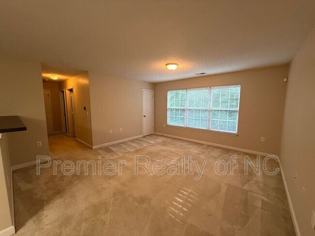 Building Photo - 1840 Crest Hollow Dr