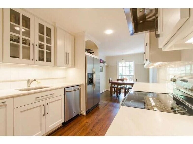 Building Photo - 1916 Greystone Rd NW