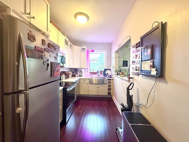 Building Photo - 1834 Beacon St