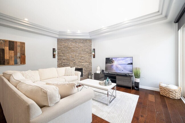 Primary Photo - 1079 Sapphire St