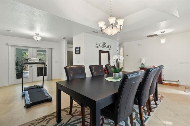 Building Photo - 1728 Kadashow Ave