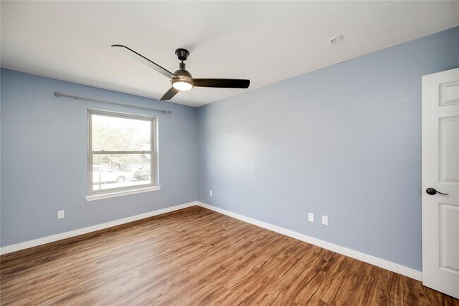 Building Photo - 703 Jetta Ct