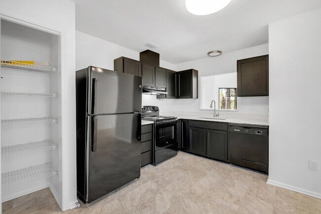 Building Photo - 1691 Silverwood Dr
