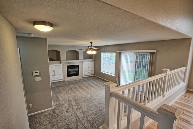 Building Photo - 4 bed 3.5 bath open & bright Bradbury Ranc...