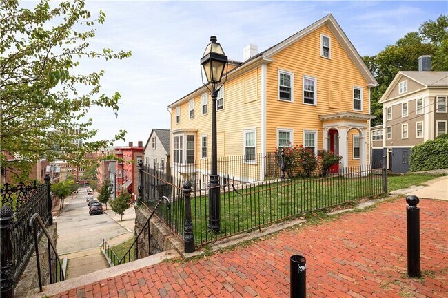 Building Photo - 34 Congdon St