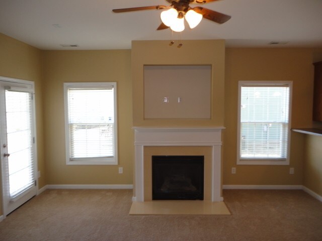 Building Photo - 6878 Coopers Hawk Trl