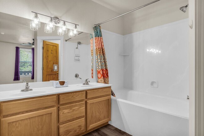 Building Photo - 8381 Meadowview Ct