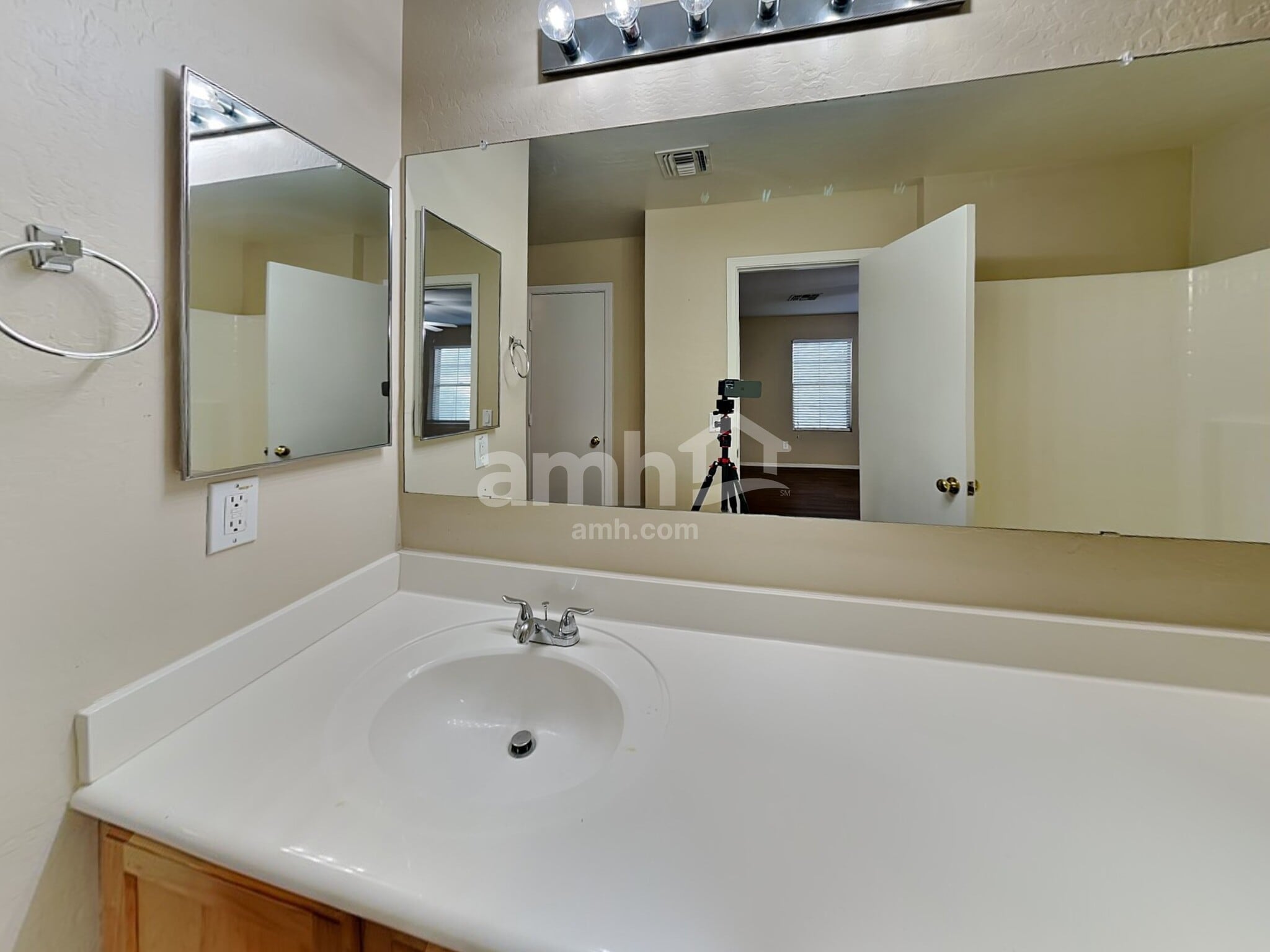 Building Photo - 3131 W Alta Vista Rd