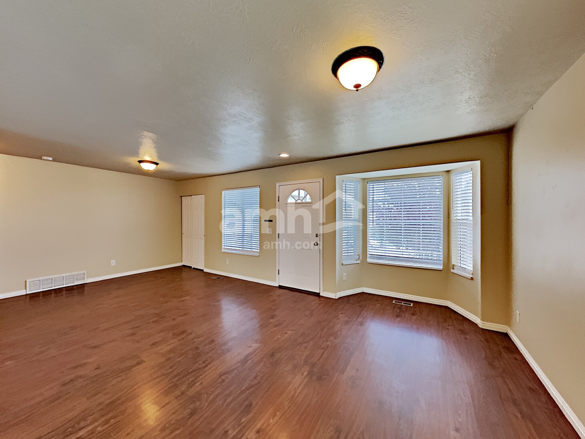 Building Photo - 6432 S High Bluff Dr