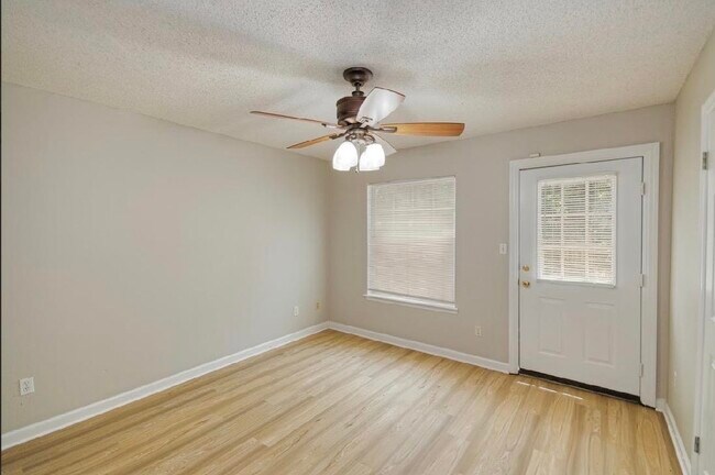 Building Photo - 3385 Tansey Ct