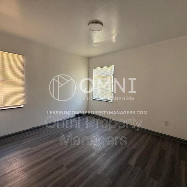 Building Photo - 9747 Somerset Ave
