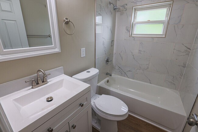 Building Photo - 1113 N Marlyn Ave