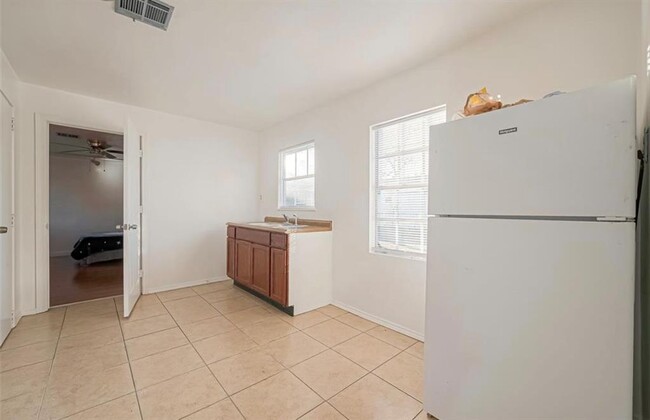 Building Photo - 11730 Rubenstein St