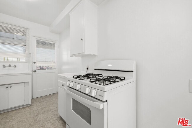 Building Photo - 5324 Vantage Ave