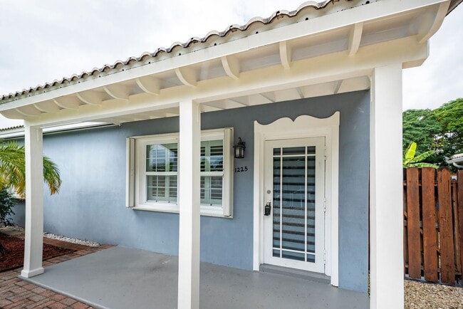 Building Photo - READY FOR A NEW TENANT - EXCELLENT PRIVATE PROPERTY IN SOUTH MIDDLE RIVER