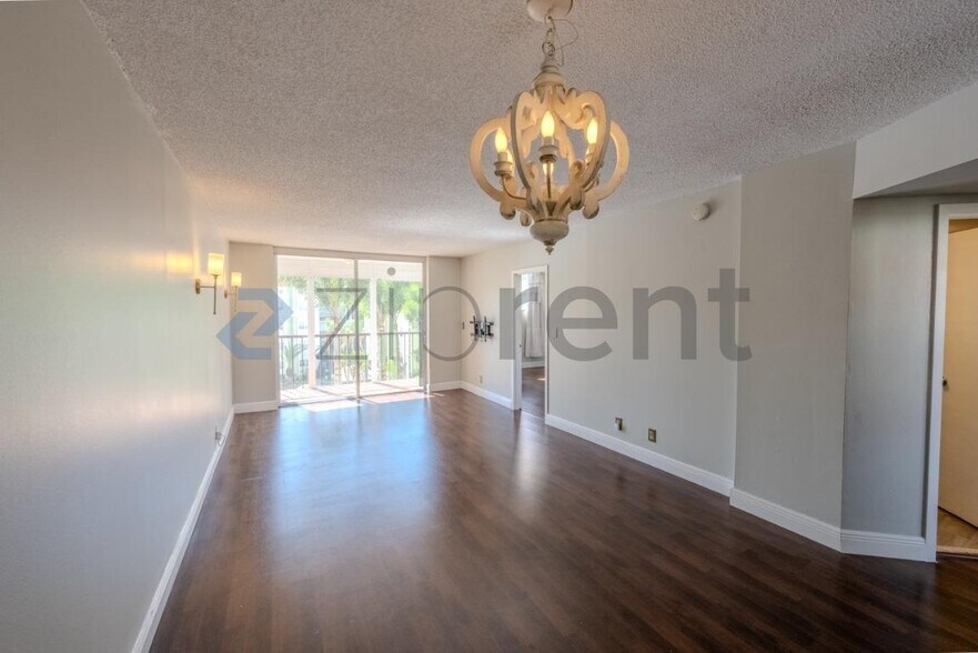 Building Photo - Unit 430C