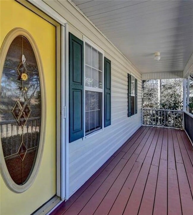 Building Photo - 6330 Oak View Dr