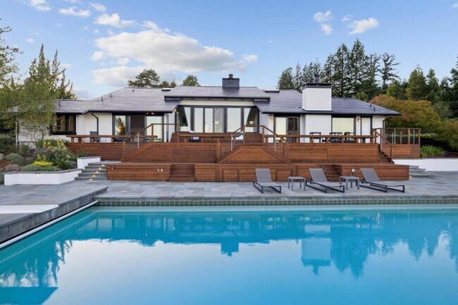 Building Photo - 6 Friars Ln